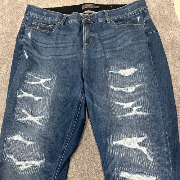 Torrid premium stretch bombshell skinny jeans - Picture 3 of 9